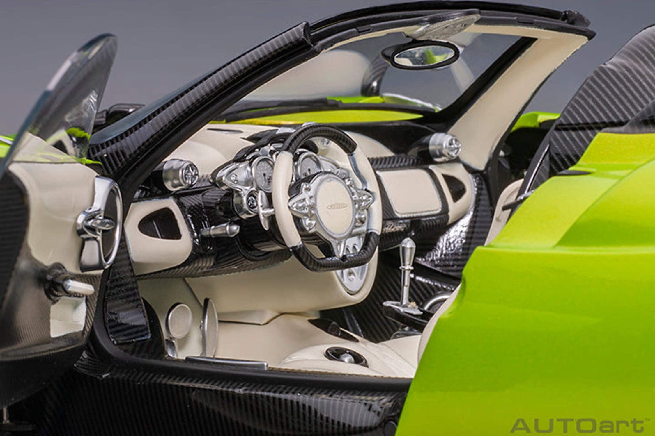 Pagani Huayra Roadster Verde Firenze Green Metallic and Carbon with Luggage Set 1/18 Model Car by Autoart