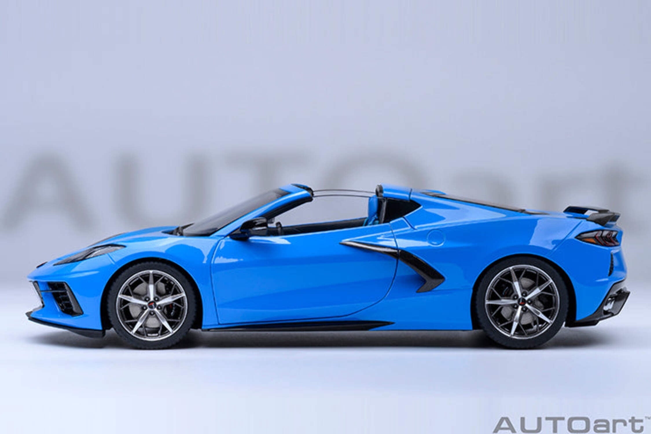 2020 Chevrolet Corvette C8 Stingray Rapid Blue 1/18 Model Car by Autoart