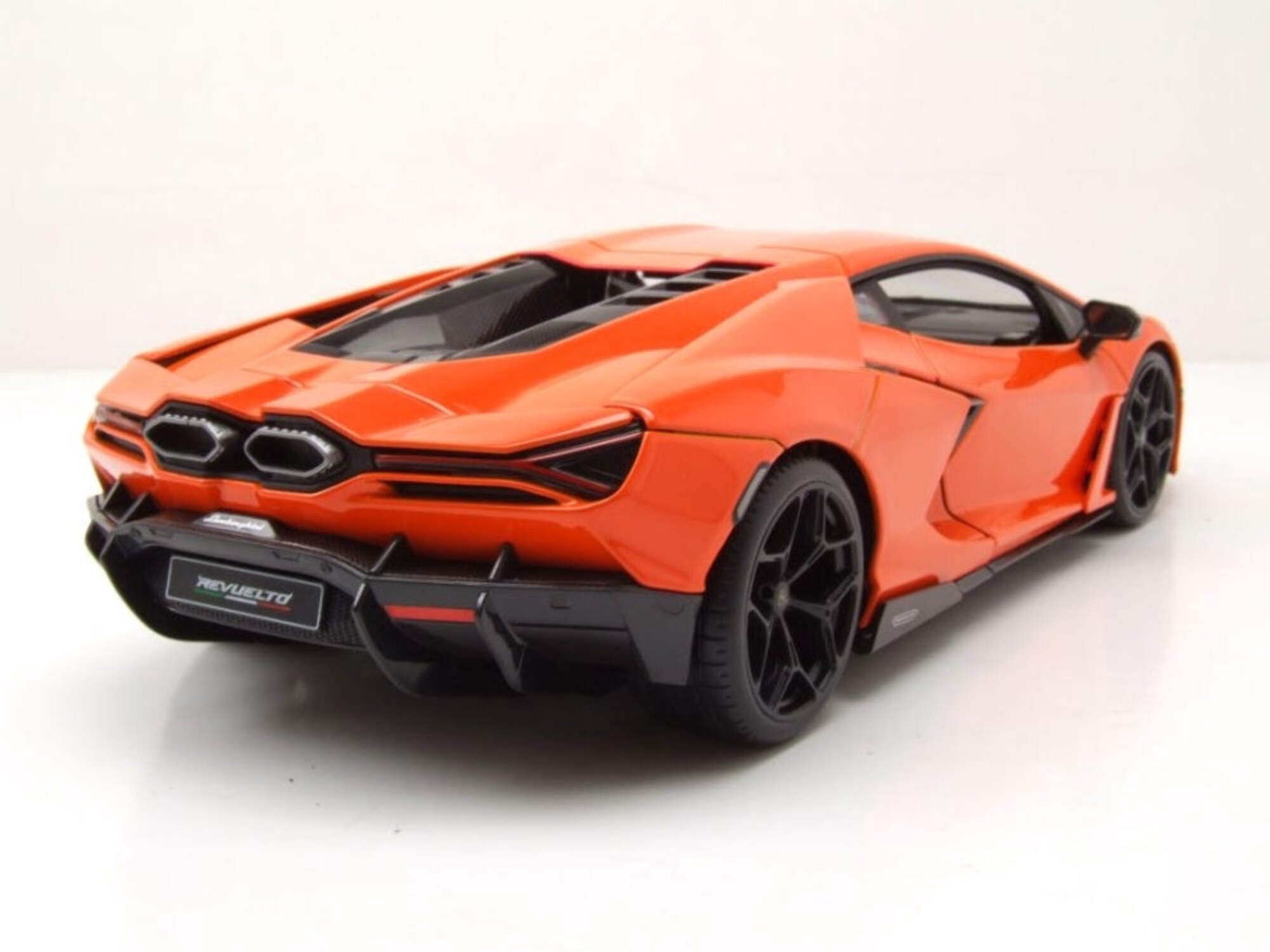 MAISTO 1/18 - LAMBORGHINI Revuelto - 2023