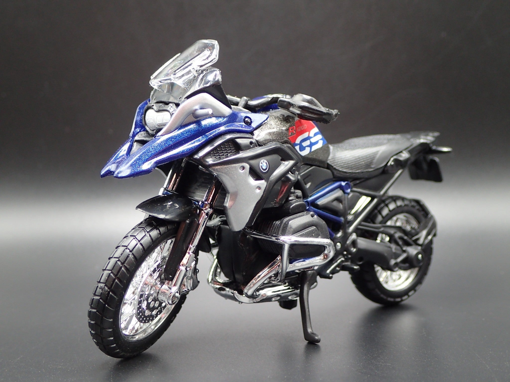 Open Box BMW R 1200 GS 2017 SPORTS BIKE MOTORCYCLE 1/18 SCALE DIORAMA DIECAST MODEL BIKE