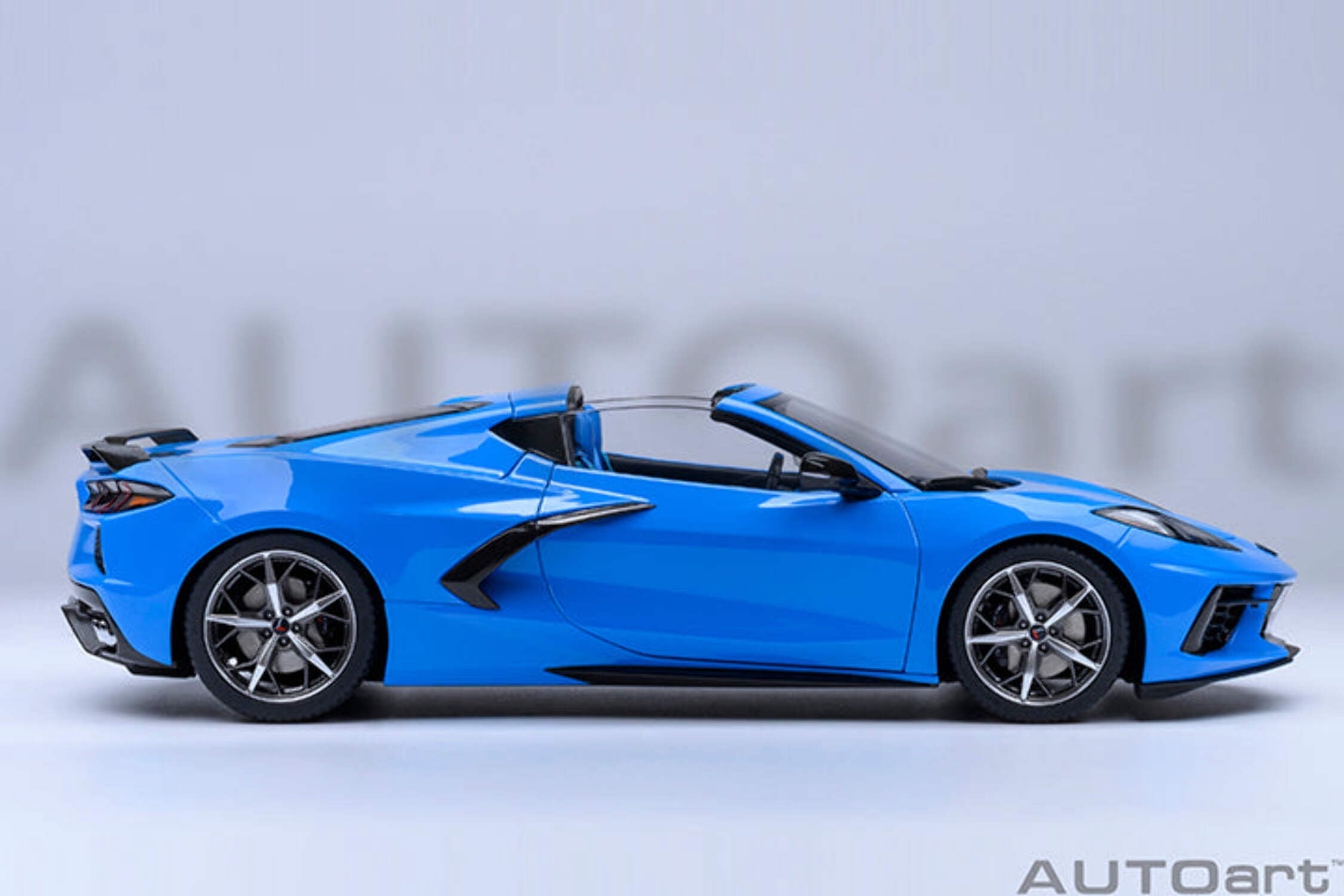 2020 Chevrolet Corvette C8 Stingray Rapid Blue 1/18 Model Car by Autoart