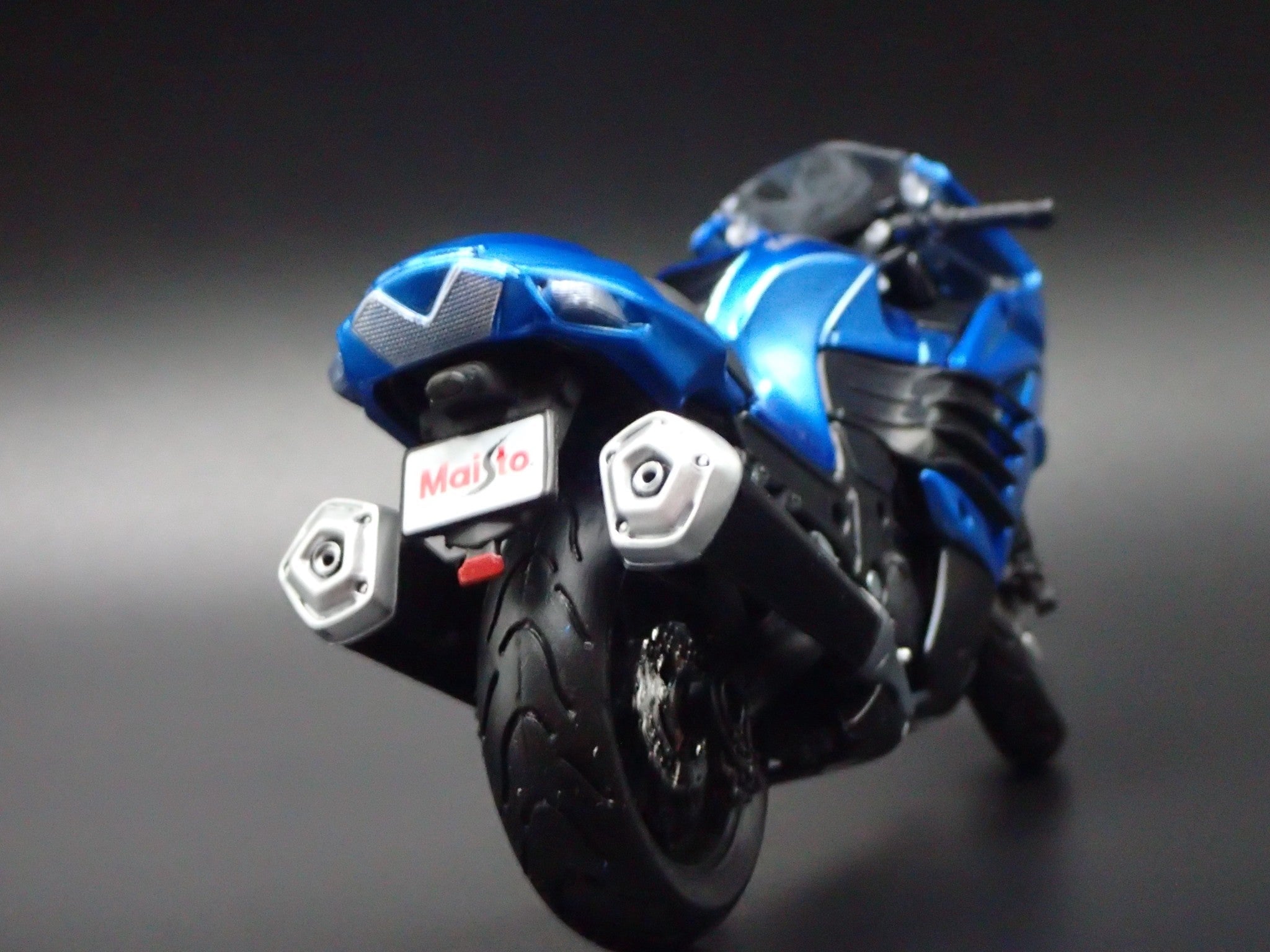 Open Box KAWASAKI NINJA ZX 14R BIKE MOTORCYCLE BLUE 1/18 SCALE DIORAMA DIECAST MODEL BIKE