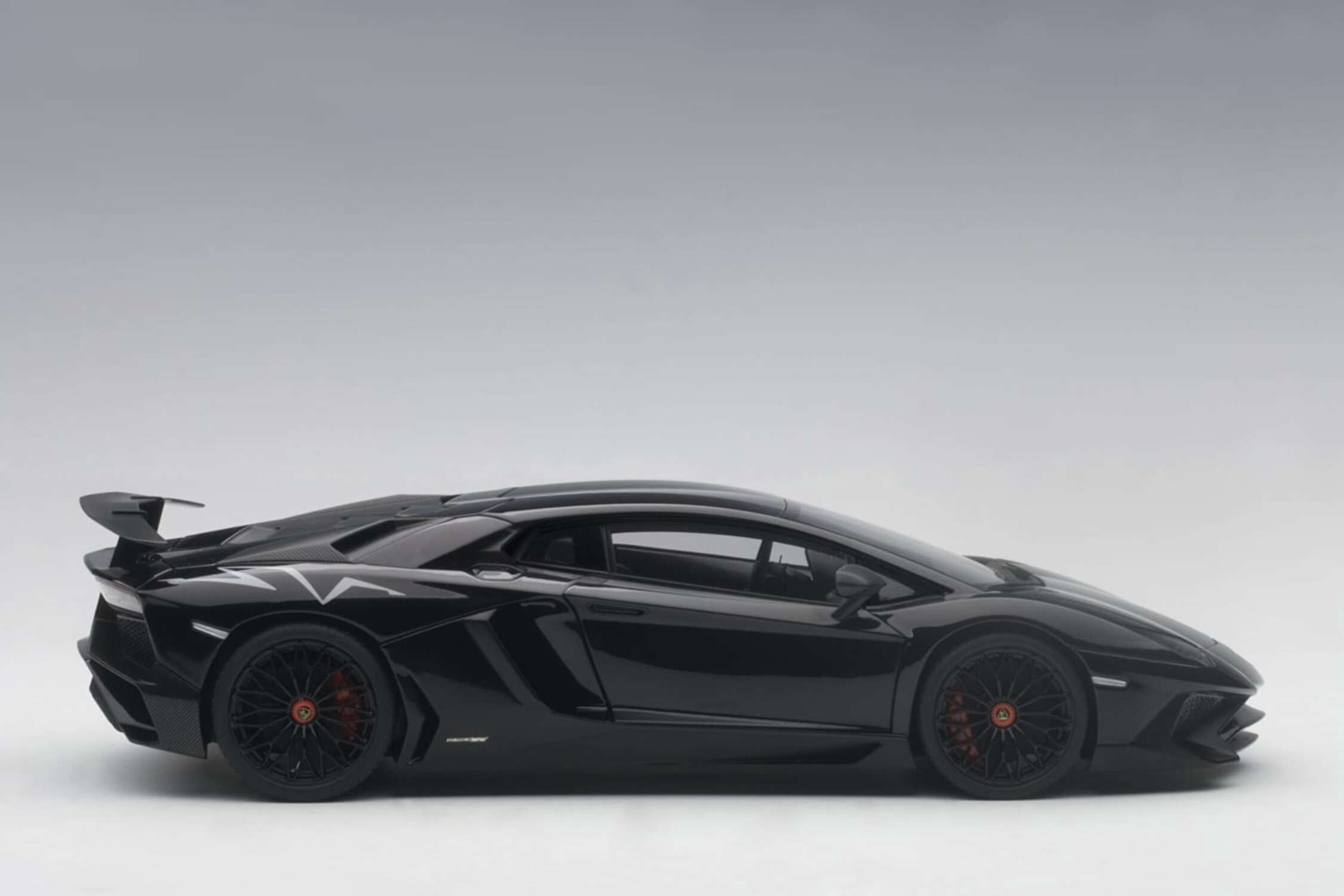 Autoart 74556 Lamborghini Aventador LP750-4 SV Nero Aldebaran-Gloss Black 1-18 Scale Model Car