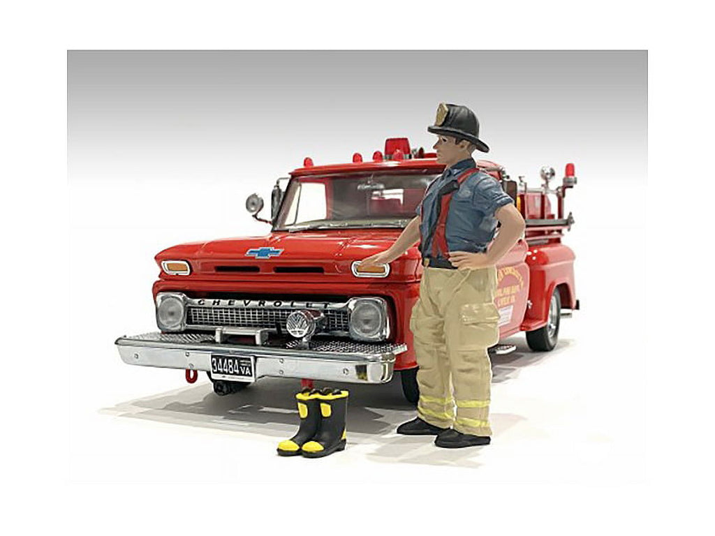AMERICAN DIORAMA 1/18 - FIGURINES Fire Fighter - Getting Ready