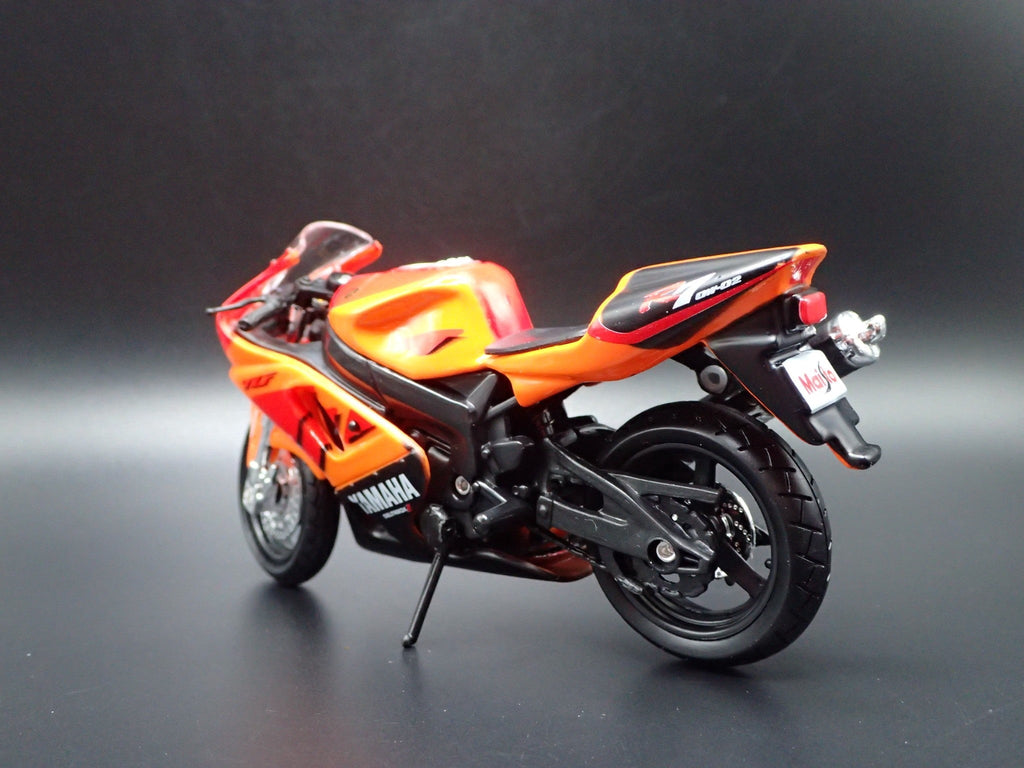 Open Box YAMAHA YZF-R7 SPORT BIKE MOTORCYCLE ORANGE 1/18 SCALE DIORAMA DIECAST MODEL BIKE