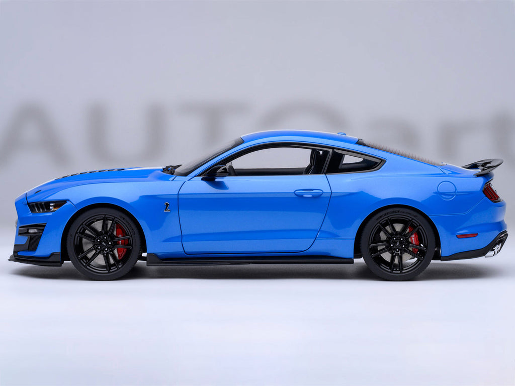 Ford Mustang Shelby GT500 Grabber Blue w/ White Stripes 1/18 Model Car by Autoart