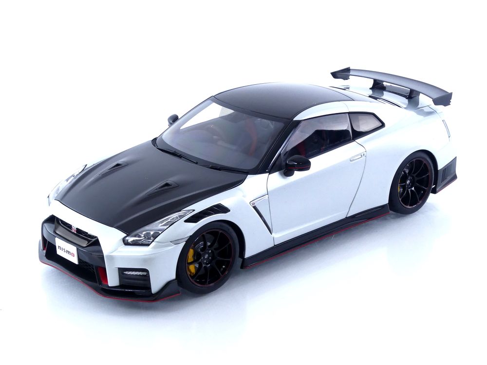 2022 Nissan GT-R (R35) Nismo Special Edition RHD Ultimate Metal Silver with Carbon Hood and Top 1/18 Model Car by Autoart