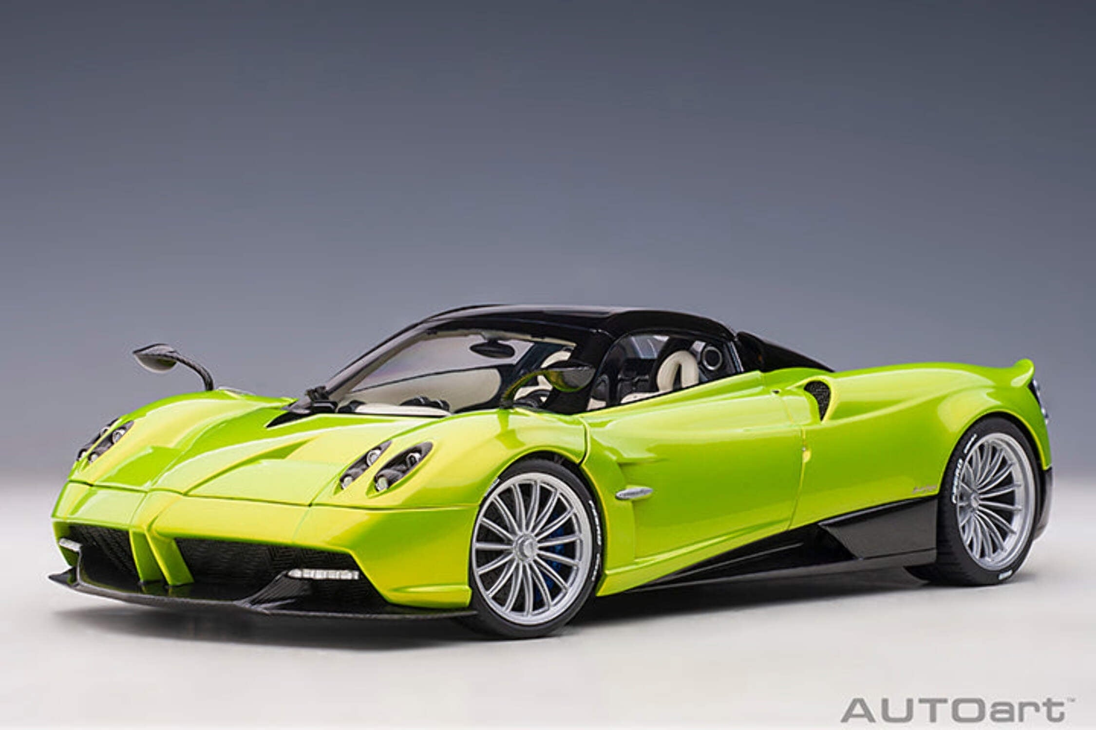 Pagani Huayra Roadster Verde Firenze Green Metallic and Carbon with Luggage Set 1/18 Model Car by Autoart