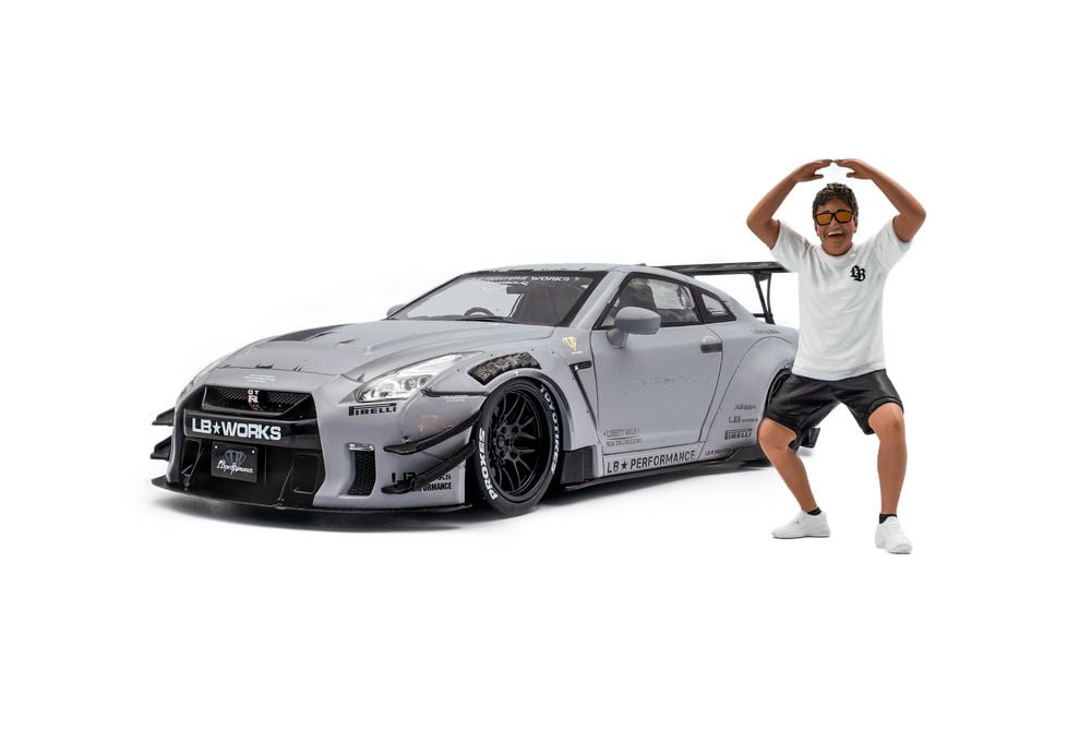 SOLIDO 1/18 - NISSAN GT-R (R35) LWBK Type 2.0 with Kato San - 2024