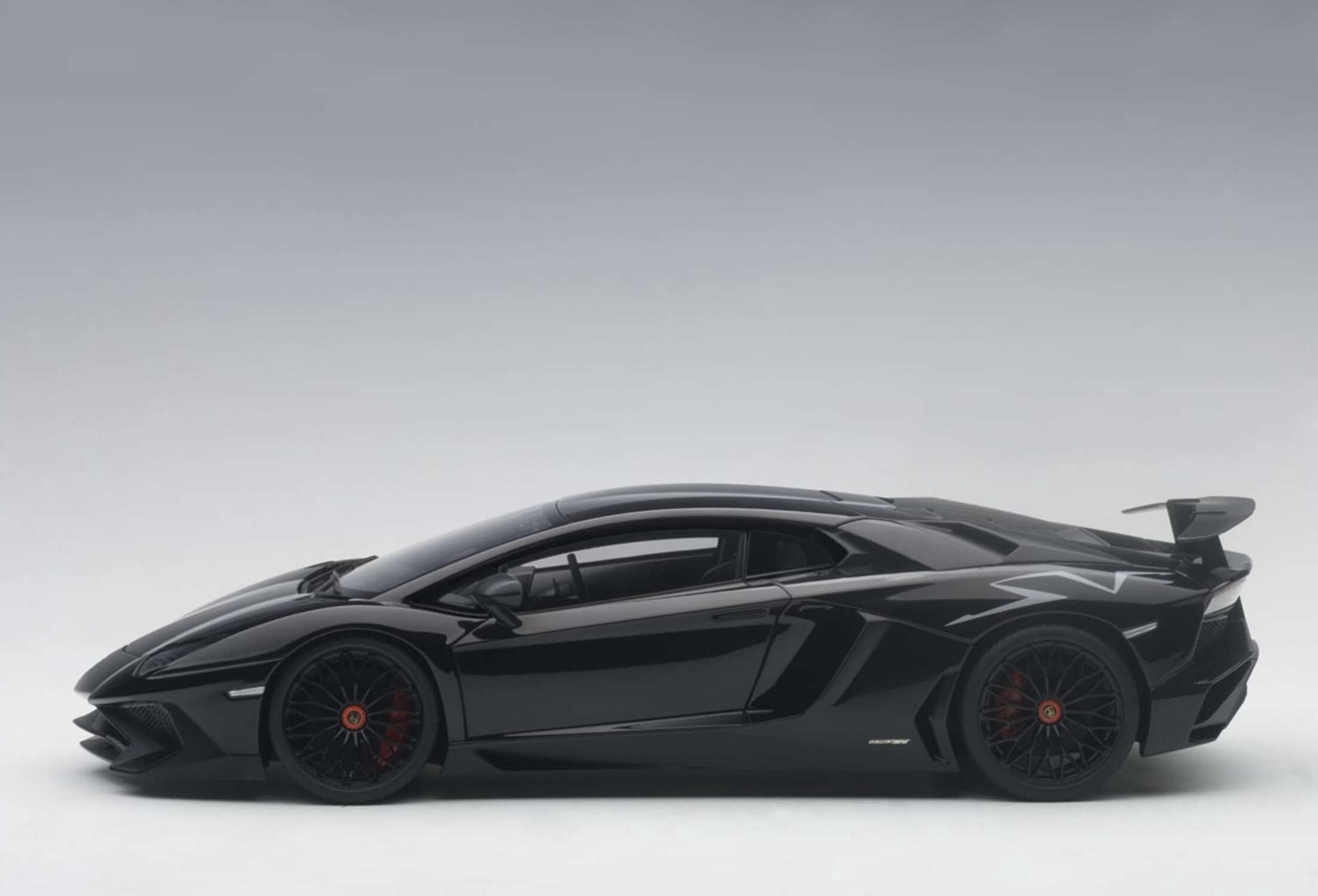 Autoart 74556 Lamborghini Aventador LP750-4 SV Nero Aldebaran-Gloss Black 1-18 Scale Model Car