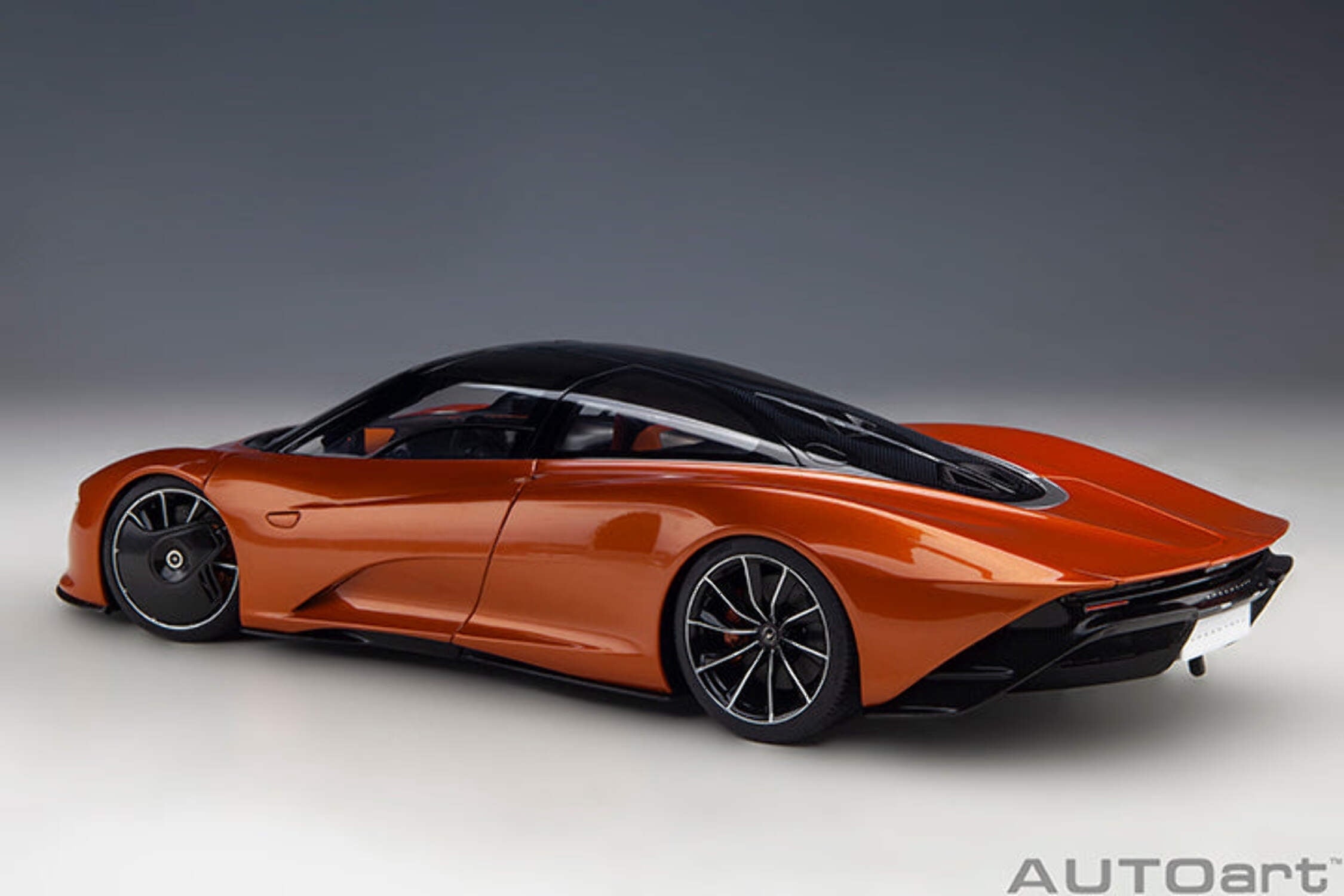 McLaren Speedtail Volcano Orange Metallic with Black Top and Suitcase Accessories 1/18 Model Car by Autoart