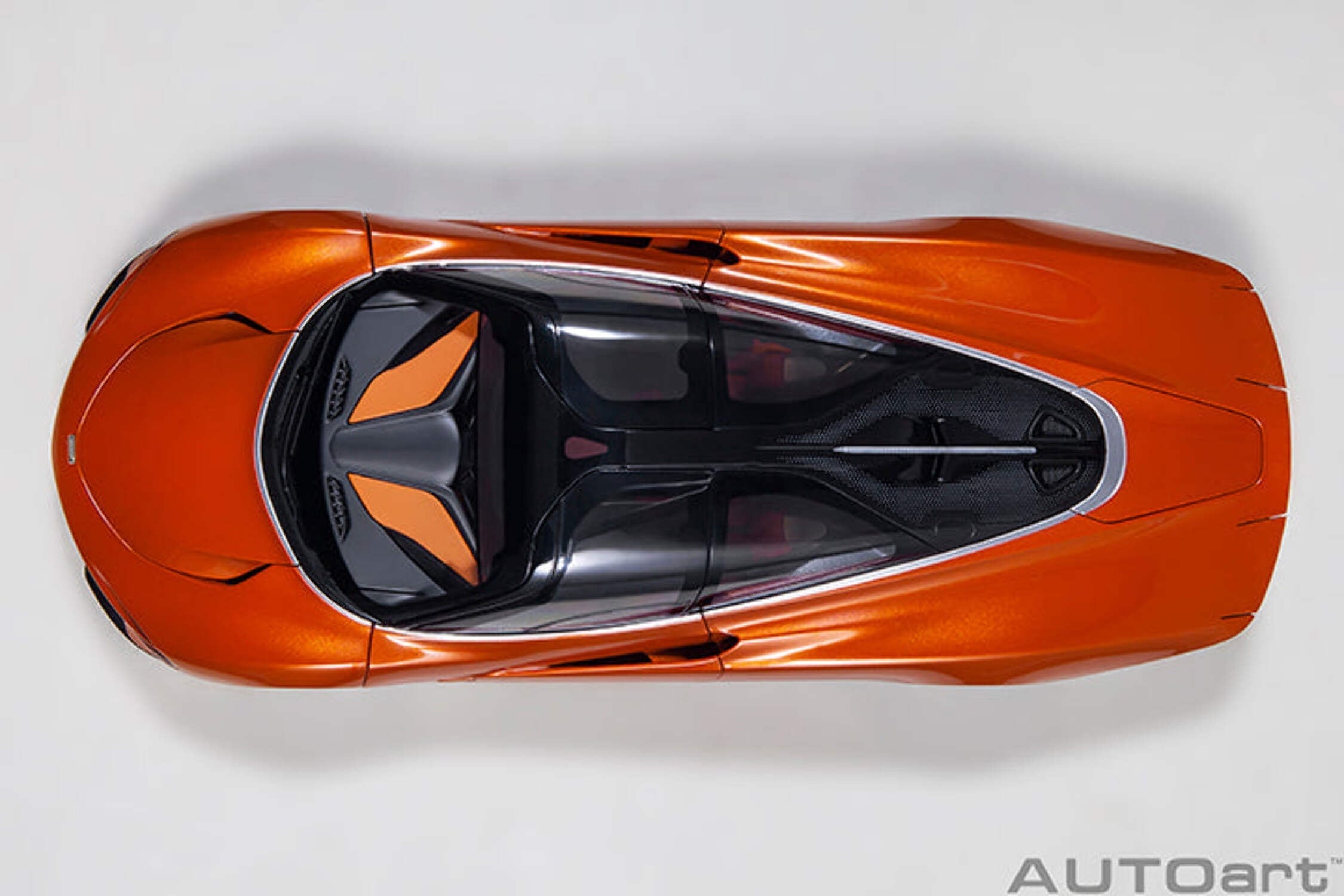 McLaren Speedtail Volcano Orange Metallic with Black Top and Suitcase Accessories 1/18 Model Car by Autoart