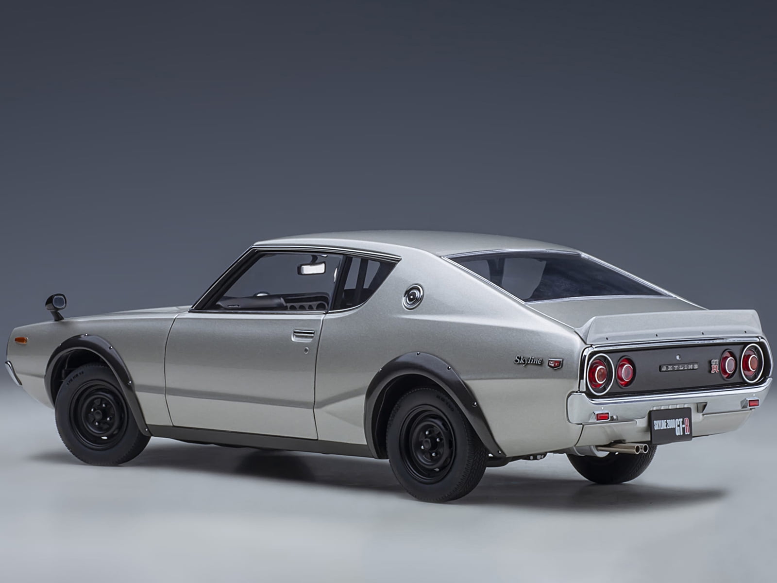 Nissan Skyline 2000GT-R (KPGC110) RHD (Right Hand Drive) Silver Metallic 1/18 Model Car by Autoart