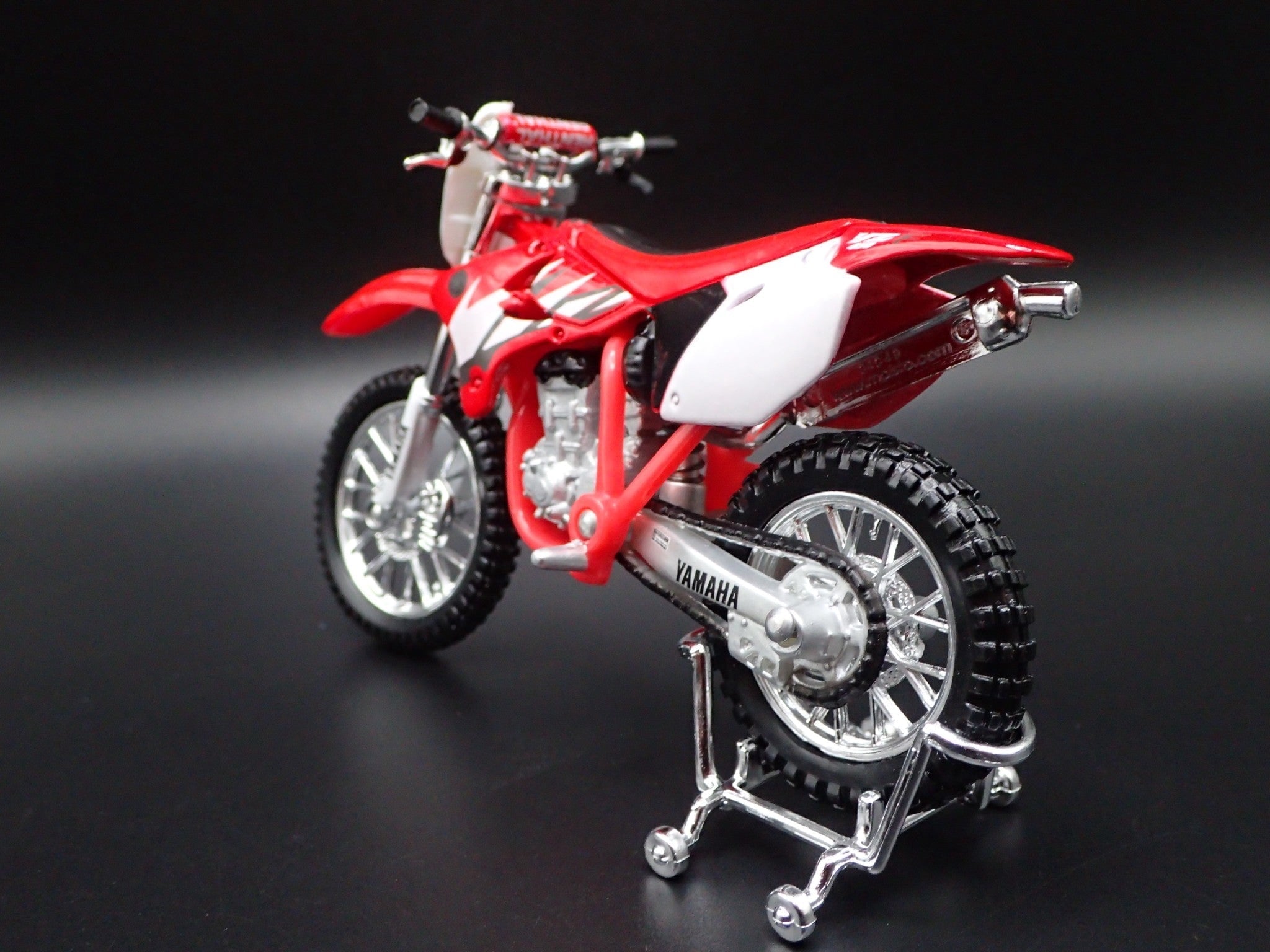 Open Box YAMAHA YZ 450F DIRT BIKE MOTORCYCLE RED 1/18 SCALE DIORAMA DIECAST MODEL BIKE