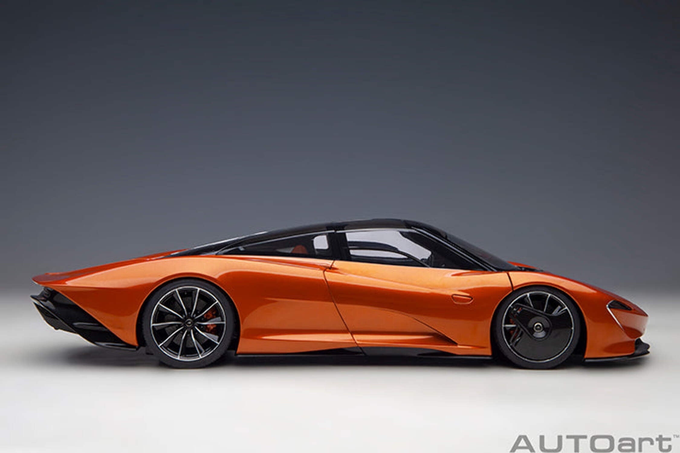 McLaren Speedtail Volcano Orange Metallic with Black Top and Suitcase Accessories 1/18 Model Car by Autoart