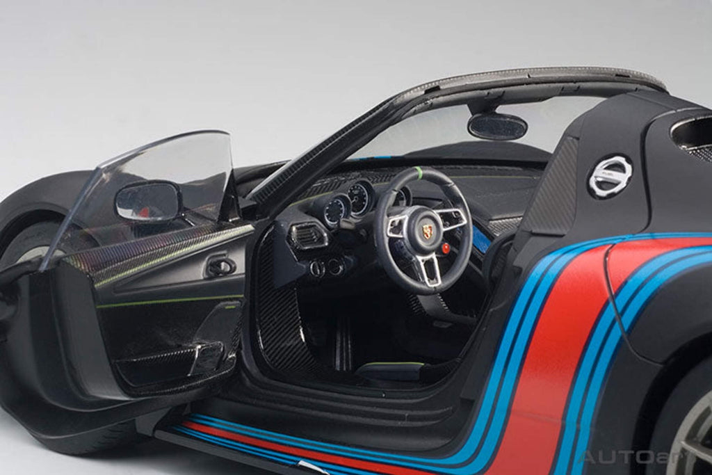 Autoart 77929 No.15 Porsche 918 Spyder Weissach Black-Martini Livery 1-18 Scale Model Car