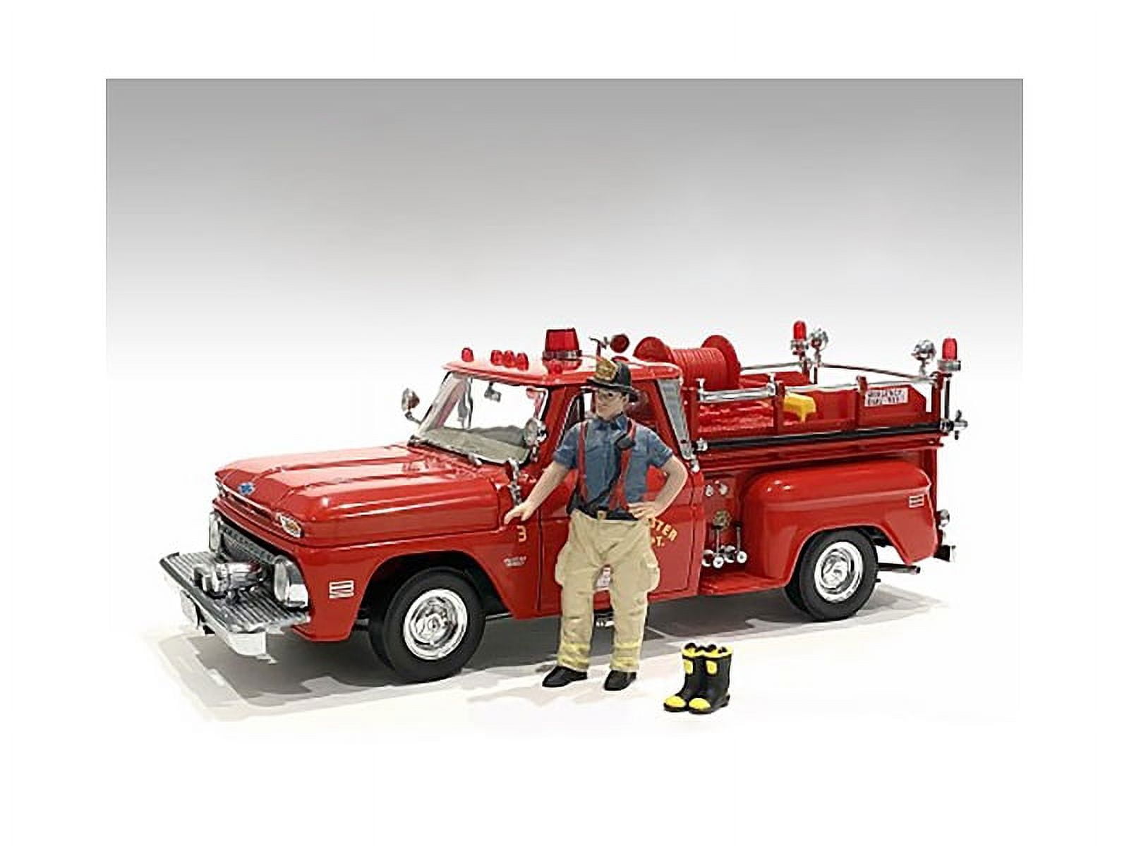AMERICAN DIORAMA 1/18 - FIGURINES Fire Fighter - Getting Ready