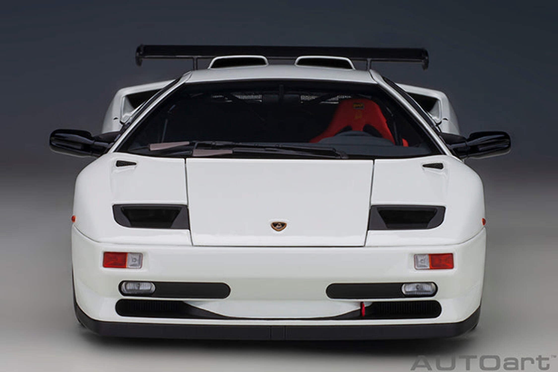 Lamborghini Diablo SV-R Impact White 1/18 Model Car by Autoart