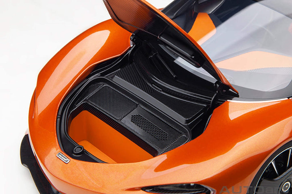 McLaren Speedtail Volcano Orange Metallic with Black Top and Suitcase Accessories 1/18 Model Car by Autoart