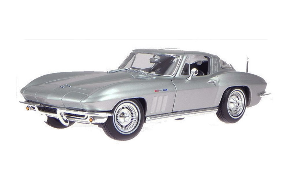 Diecast Car w/Display Case - 1965 Chevy Corvette, Silver - Maisto 31640SV - 1/18 scale Diecast Model Toy Car
