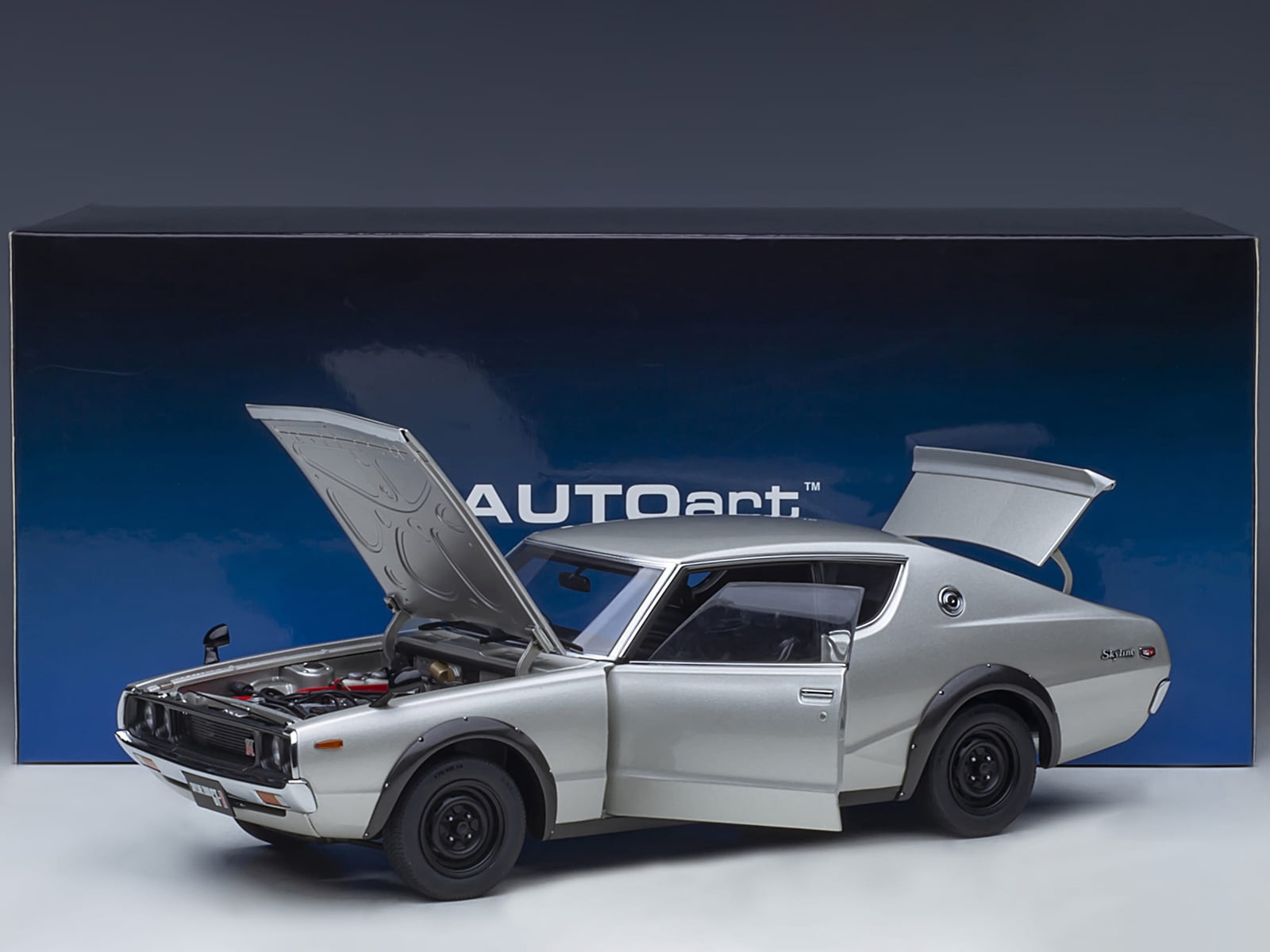 Nissan Skyline 2000GT-R (KPGC110) RHD (Right Hand Drive) Silver Metallic 1/18 Model Car by Autoart