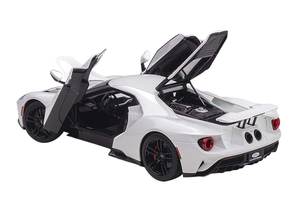 2017 Ford GT Frozen White 1/18 Model Car by Autoart