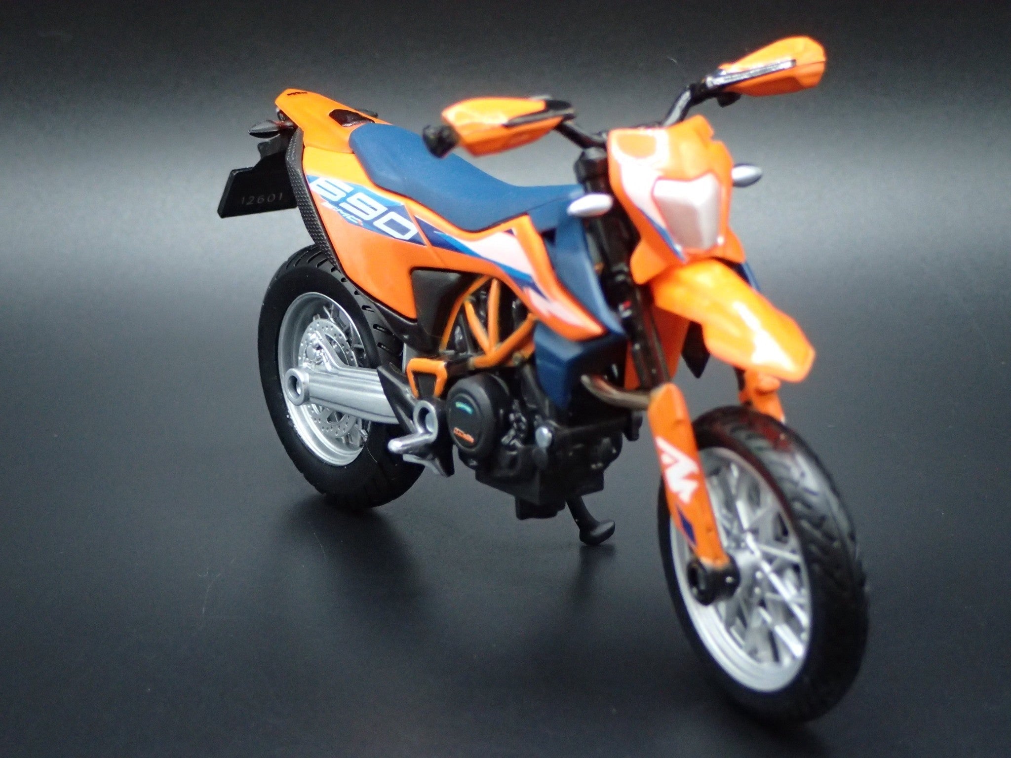 Open Box KTM 690 SMCR DIRT BIKE MOTORCYCLE ORANGE 1/18 SCALE DIORAMA DIECAST MODEL BIKE