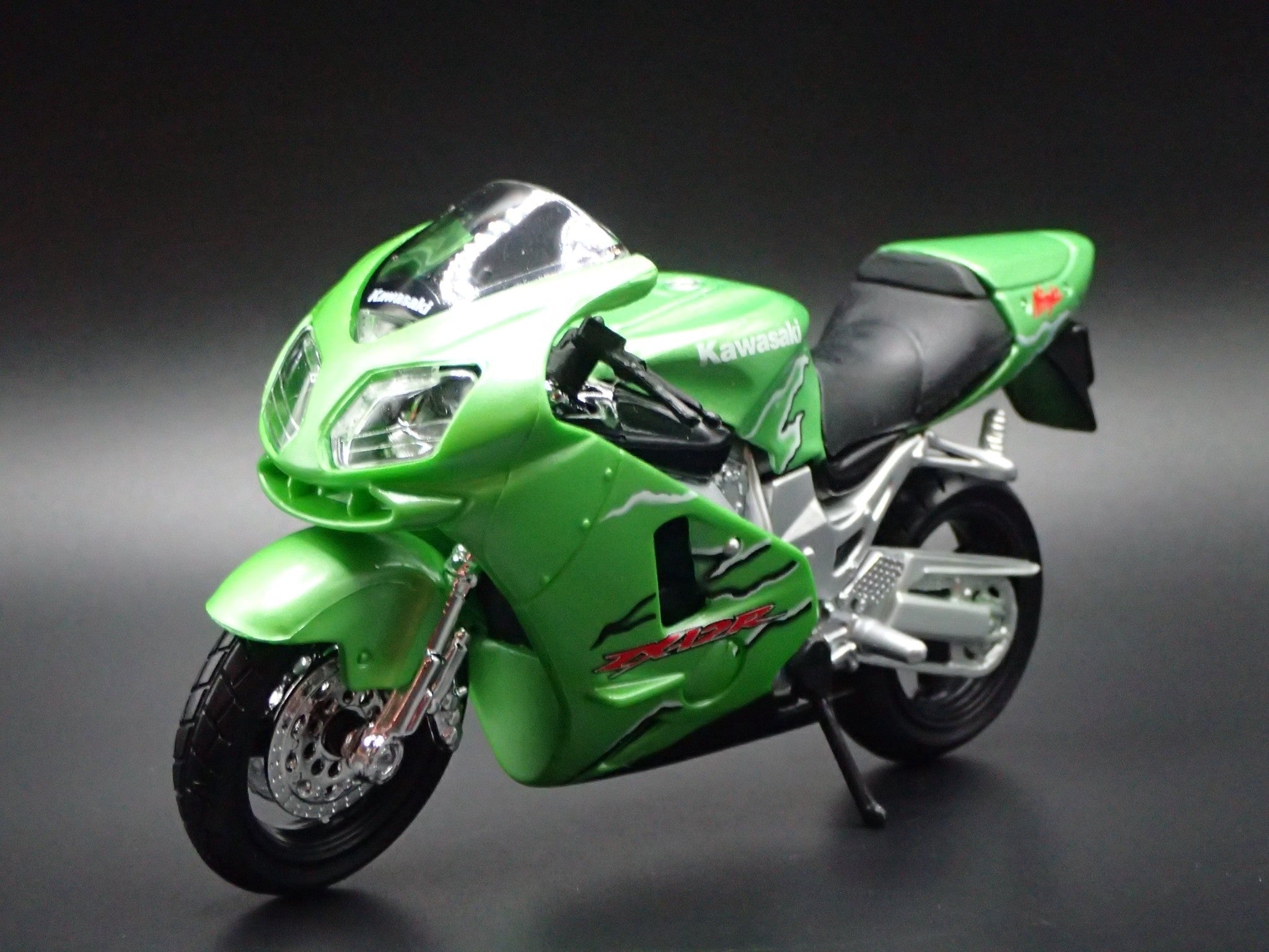 Open Box KAWASAKI NINJA ZX12R BIKE MOTORCYCLE GREEN 1/18 SCALE DIORAMA DIECAST MODEL BIKE