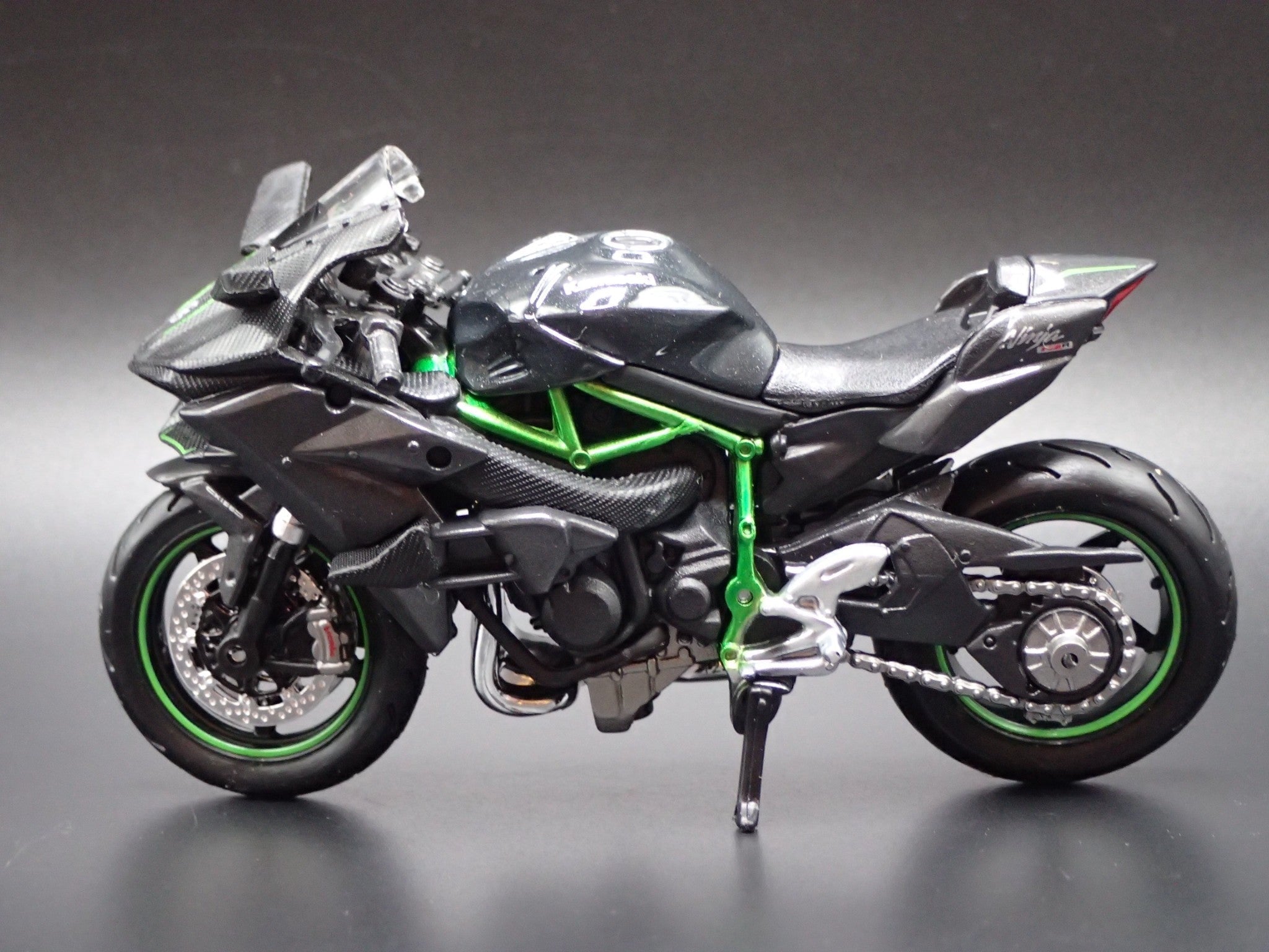 Open Box KAWASAKI NINJA H 2R BIKE MOTORCYCLE BLACK 1/18 SCALE DIORAMA DIECAST MODEL BIKE