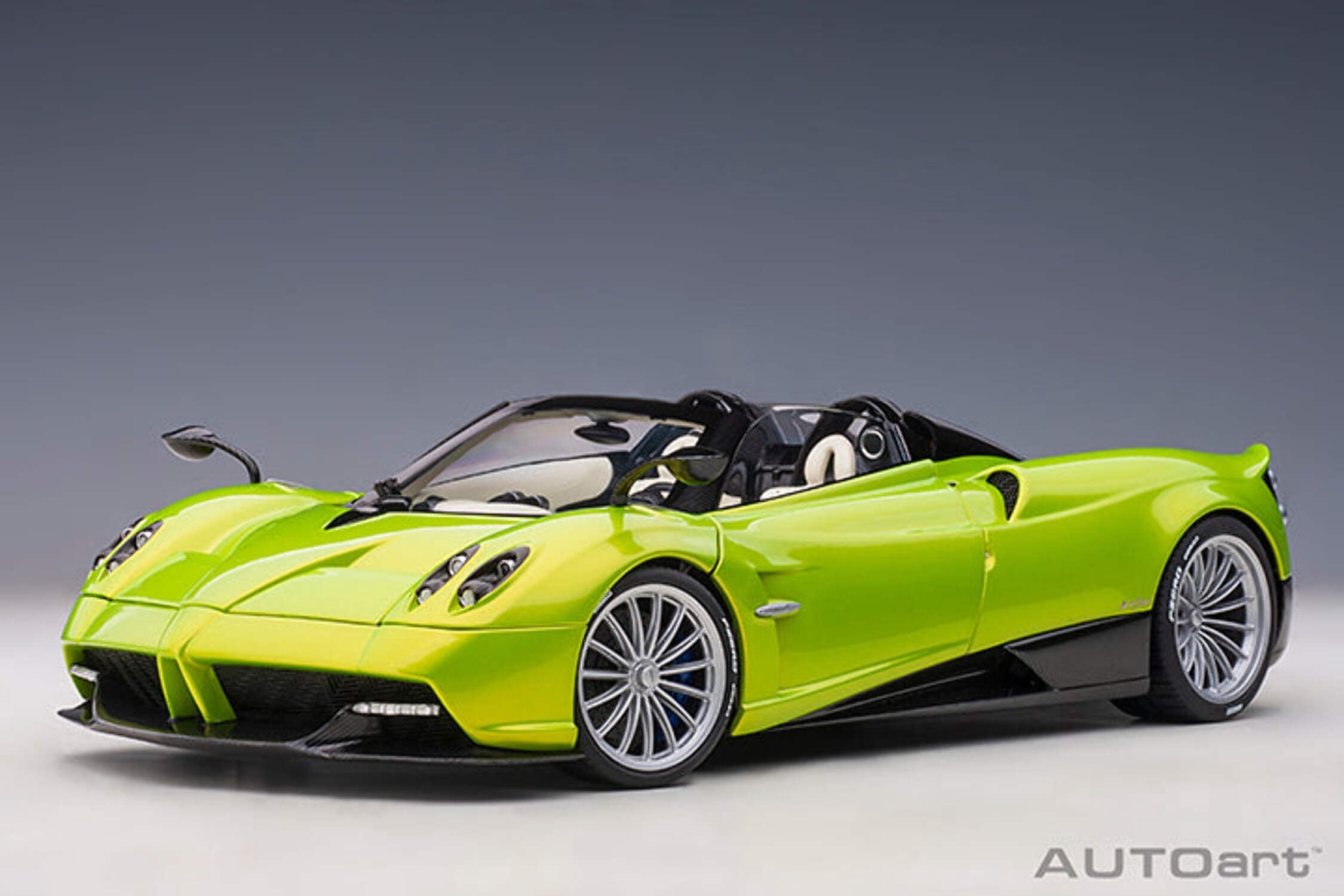 Pagani Huayra Roadster Verde Firenze Green Metallic and Carbon with Luggage Set 1/18 Model Car by Autoart