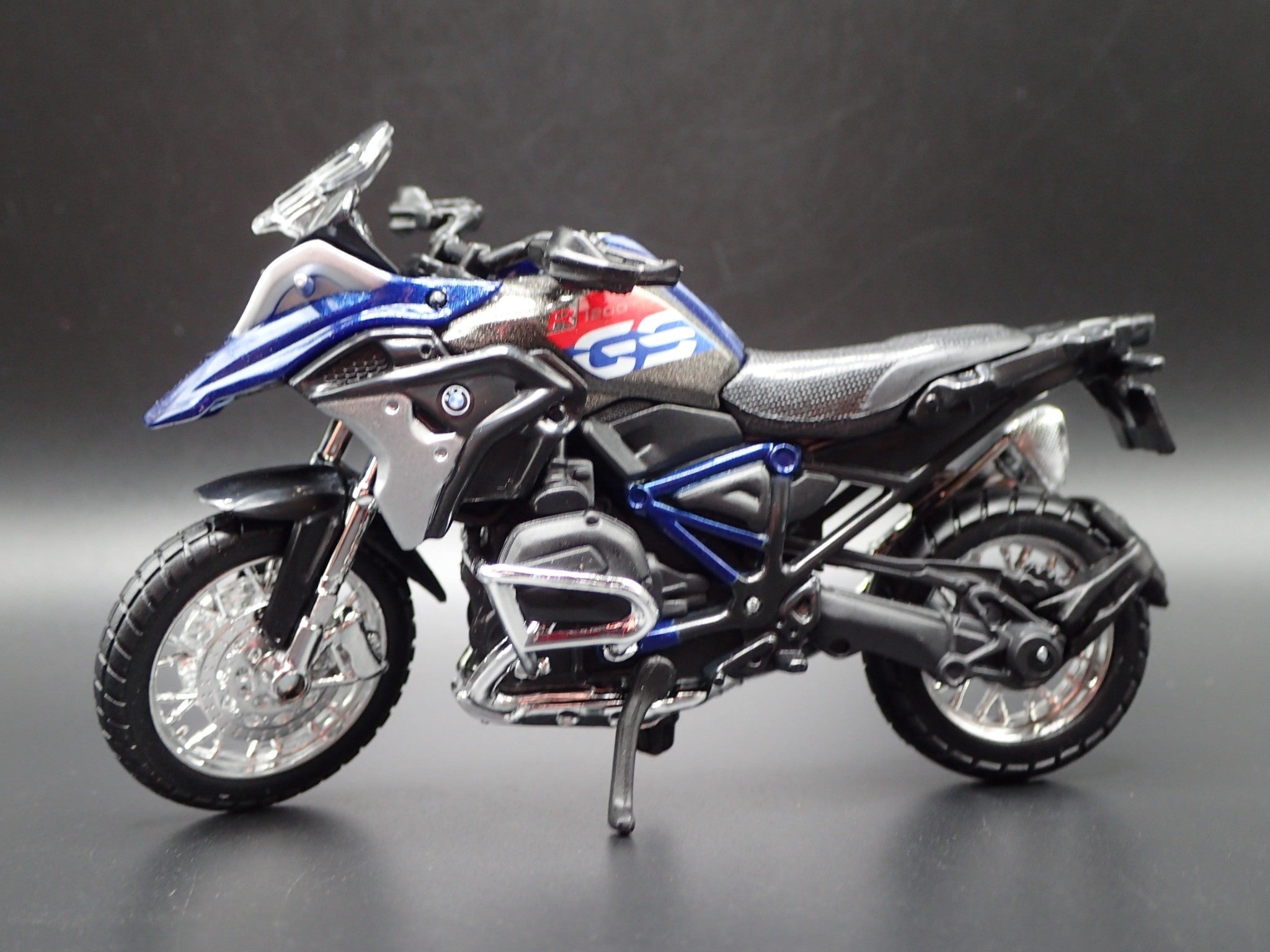 Open Box BMW R 1200 GS 2017 SPORTS BIKE MOTORCYCLE 1/18 SCALE DIORAMA DIECAST MODEL BIKE