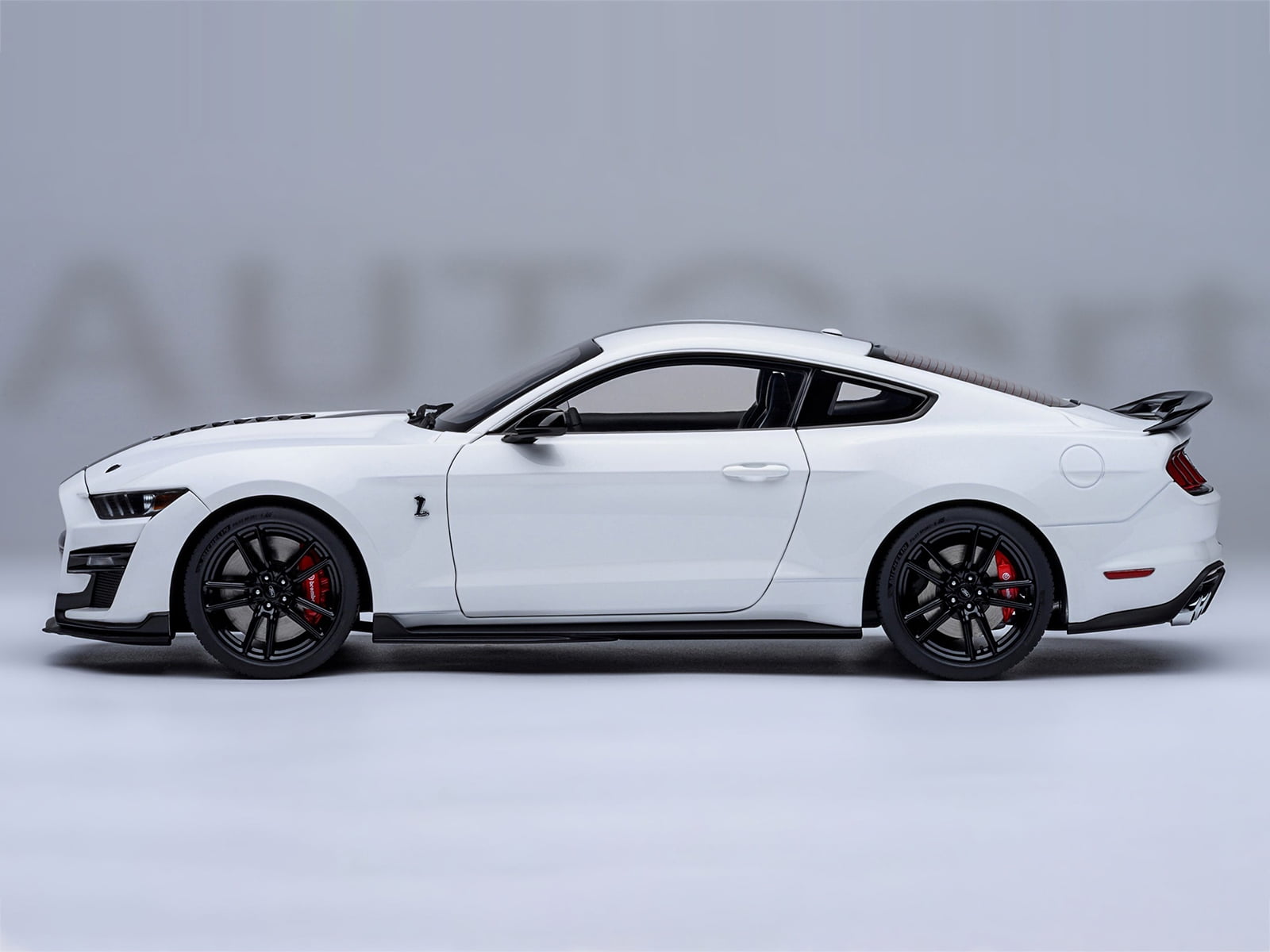 Ford Mustang Shelby GT500 Oxford White with Black Stripes 1/18 Model Car by Autoart