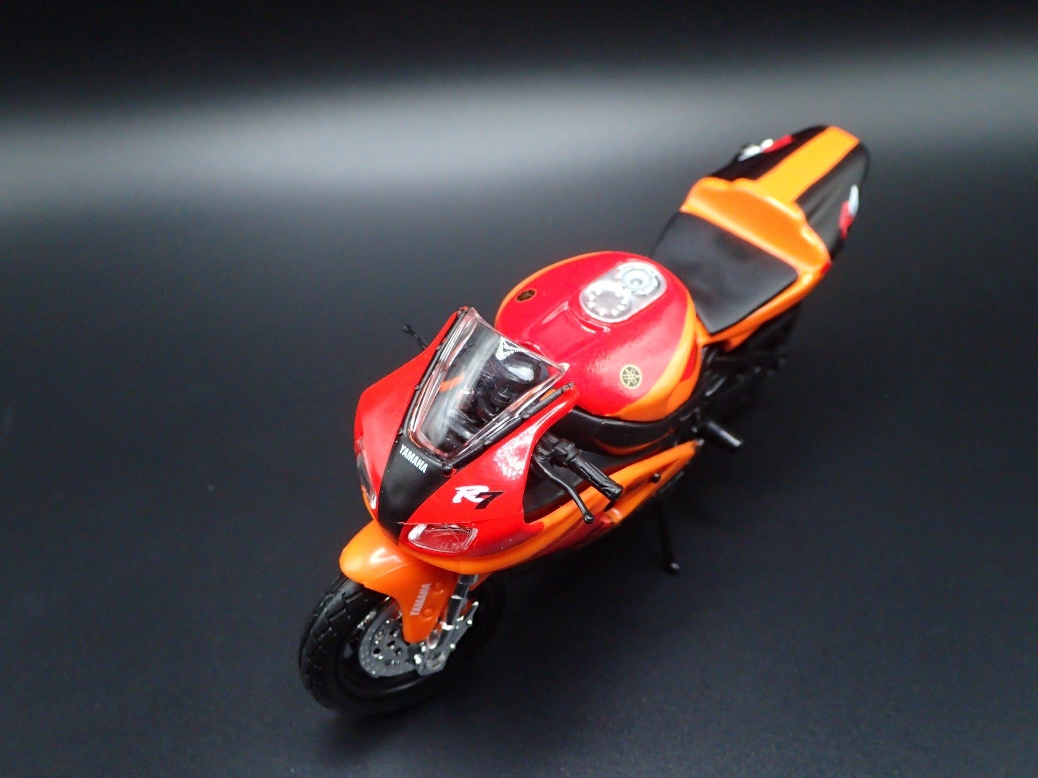 Open Box YAMAHA YZF-R7 SPORT BIKE MOTORCYCLE ORANGE 1/18 SCALE DIORAMA DIECAST MODEL BIKE