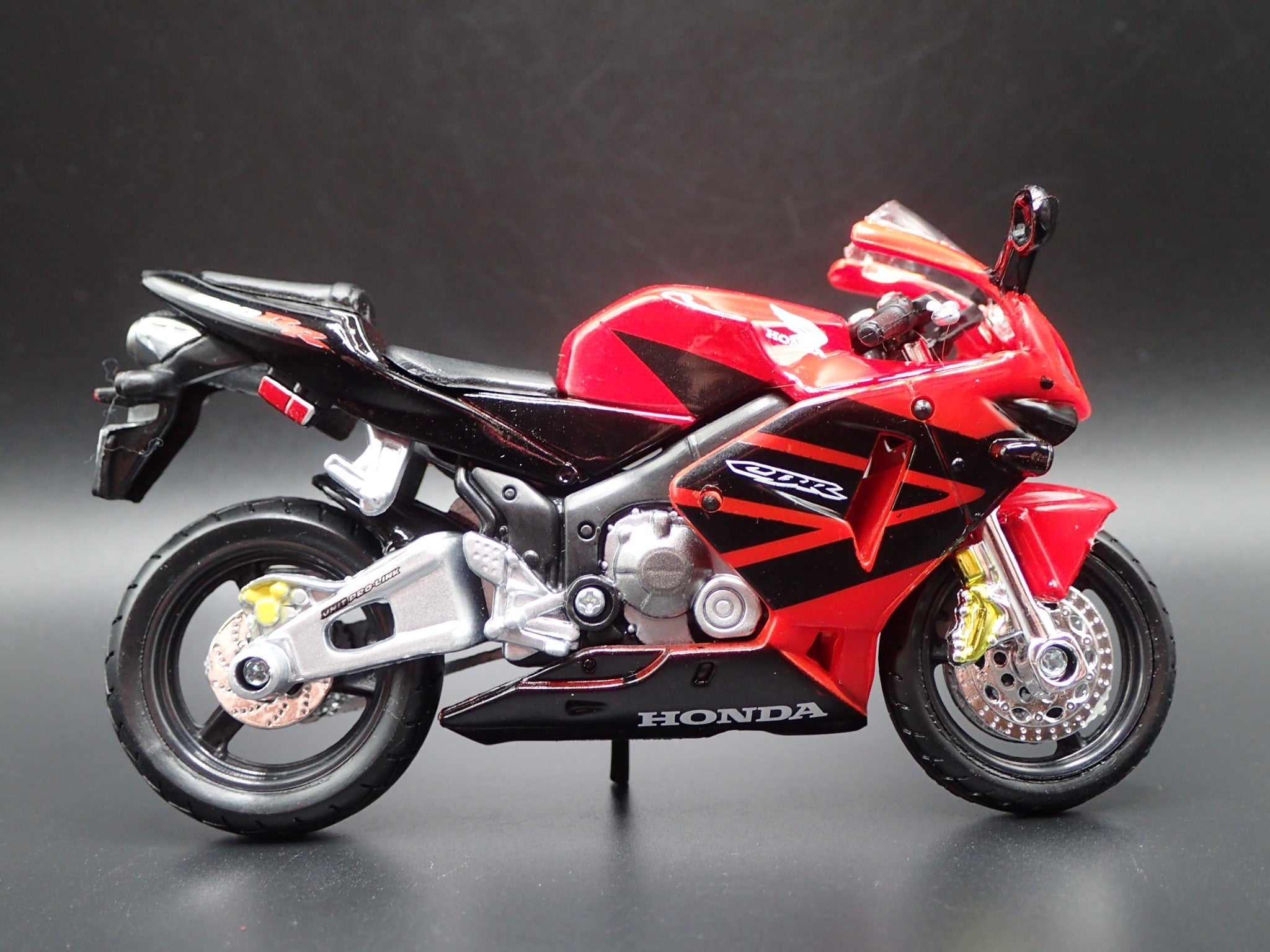 Open Box HONDA CBR600RR SPORT BIKE MOTORCYCLE RED 1/18 SCALE DIORAMA DIECAST MODEL BIKE