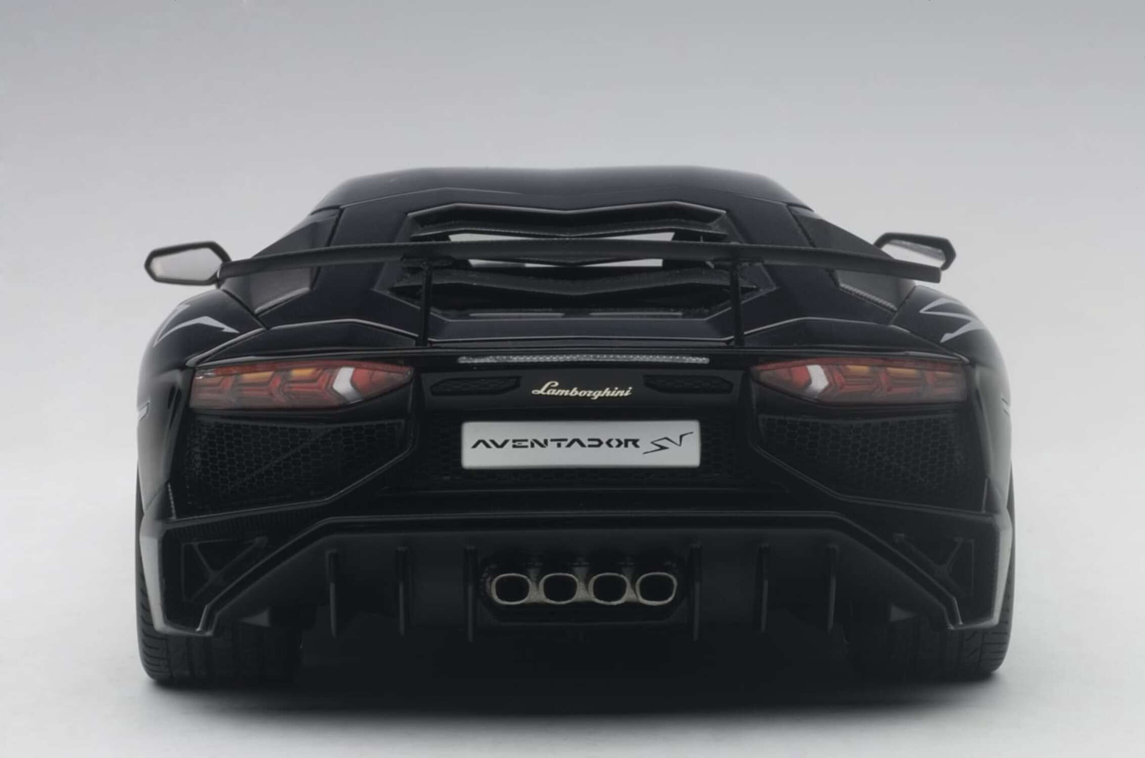 Autoart 74556 Lamborghini Aventador LP750-4 SV Nero Aldebaran-Gloss Black 1-18 Scale Model Car