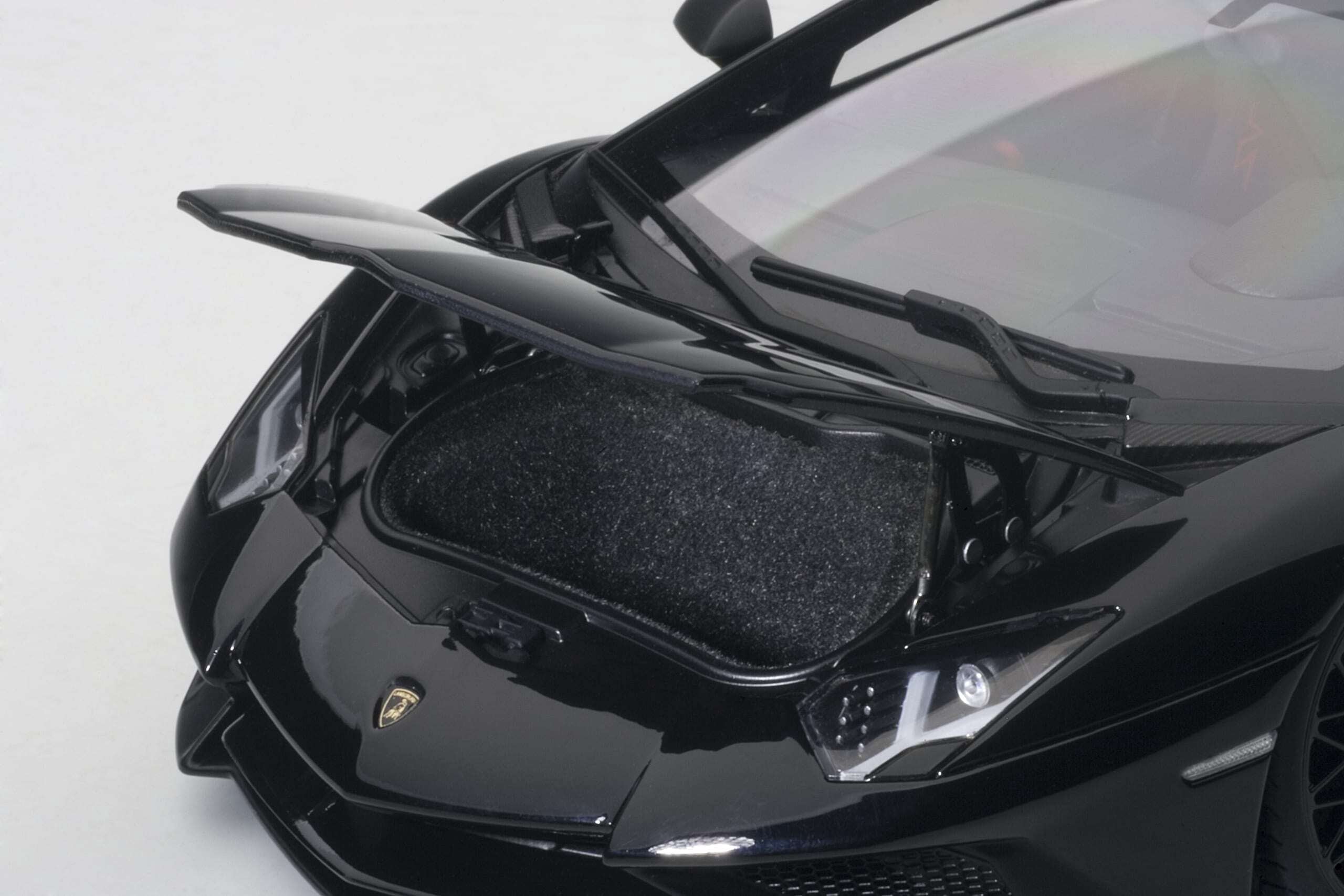 Autoart 74556 Lamborghini Aventador LP750-4 SV Nero Aldebaran-Gloss Black 1-18 Scale Model Car