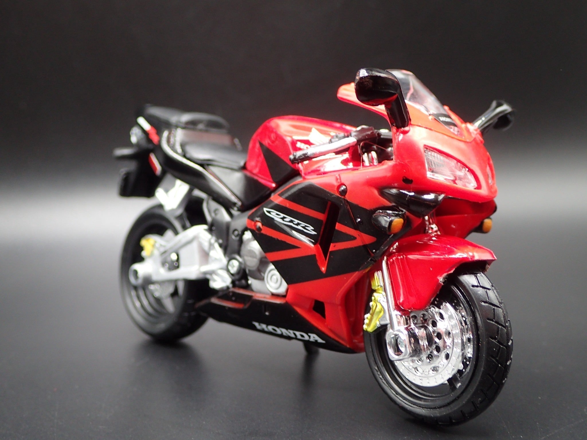 Open Box HONDA CBR600RR SPORT BIKE MOTORCYCLE RED 1/18 SCALE DIORAMA DIECAST MODEL BIKE