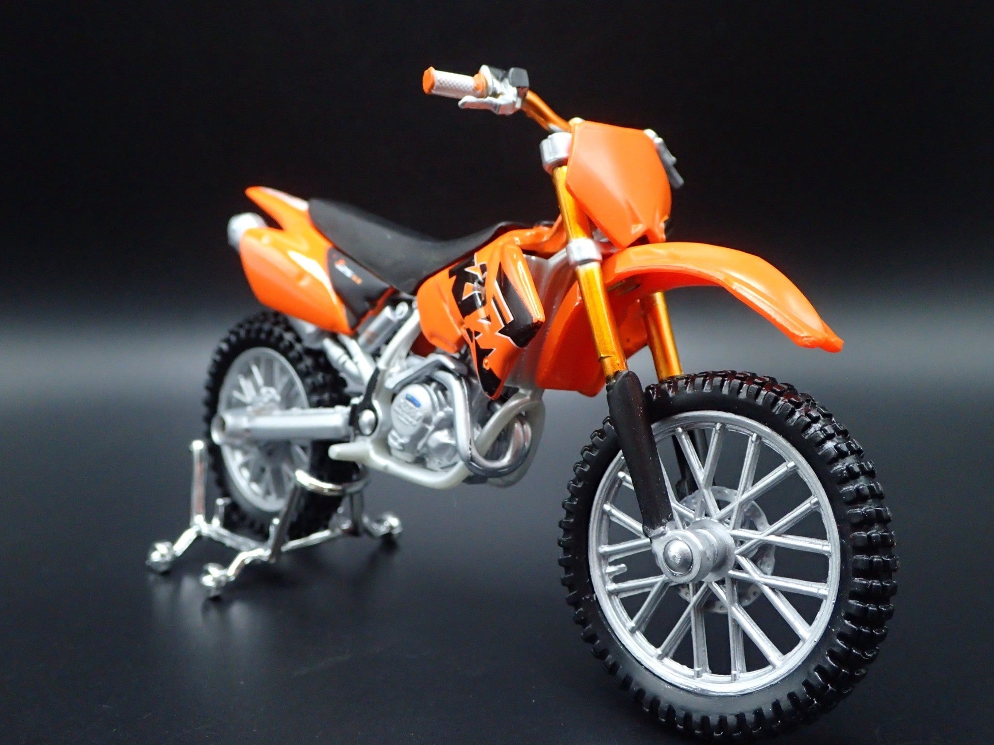 Open Box KTM 525SX DIRT BIKE MOTORCYCLE ORANGE 1/18 SCALE DIORAMA DIECAST MODEL BIKE