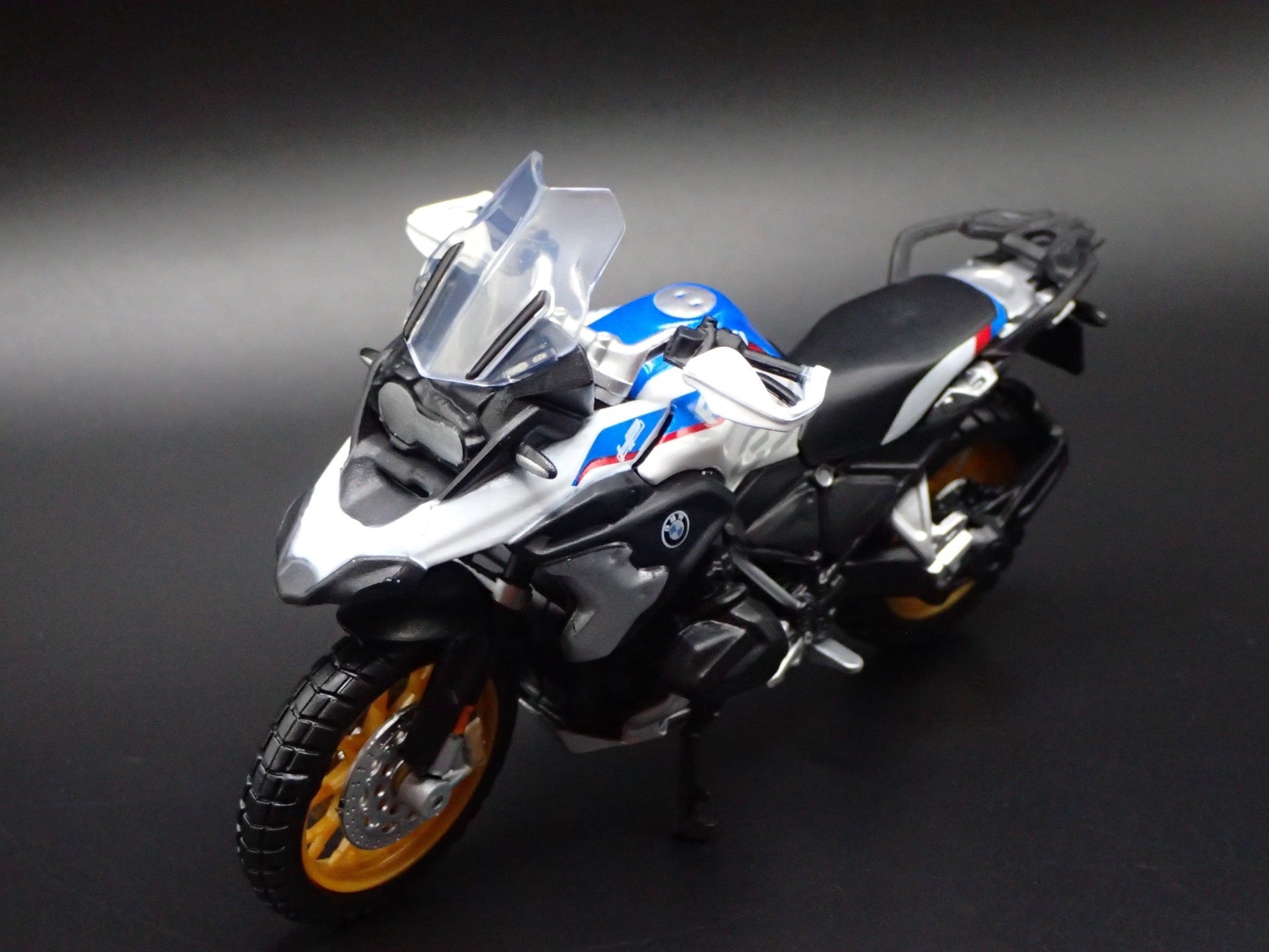 Open Box BMW R 1250 GS SPORTS BIKE MOTORCYCLE WHITE 1/18 SCALE DIORAMA DIECAST MODEL BIKE