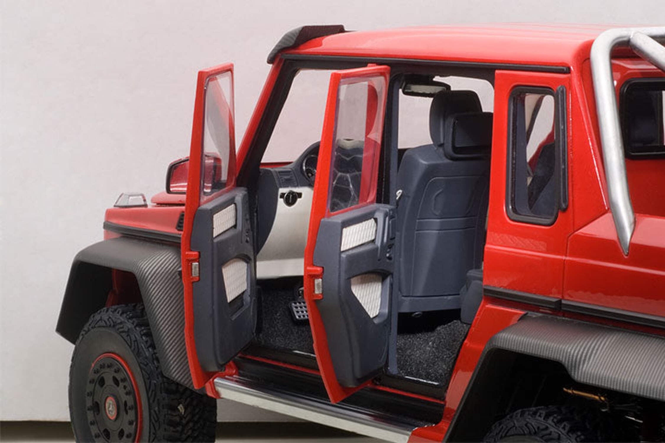 Mercedes G63 AMG 6X6 Red 1/18 Model Car by Autoart