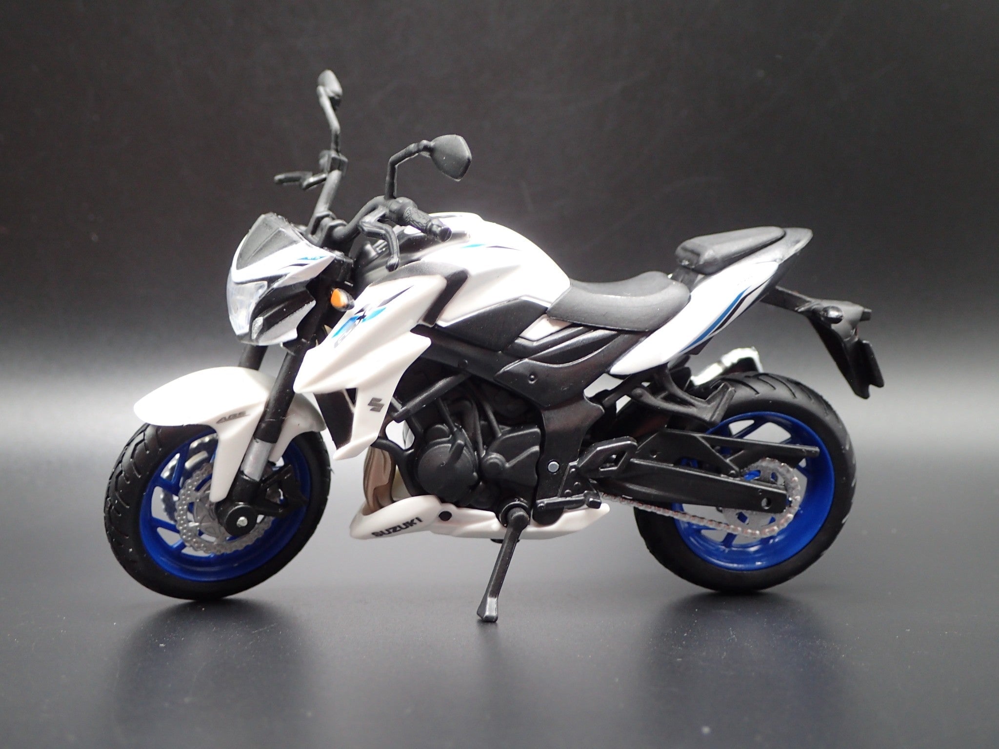 Open Box SUZUKI GSX-S750 ABS SPORT BIKE MOTORCYCLE WHITE 1/18 SCALE DIECAST MODEL BIKE