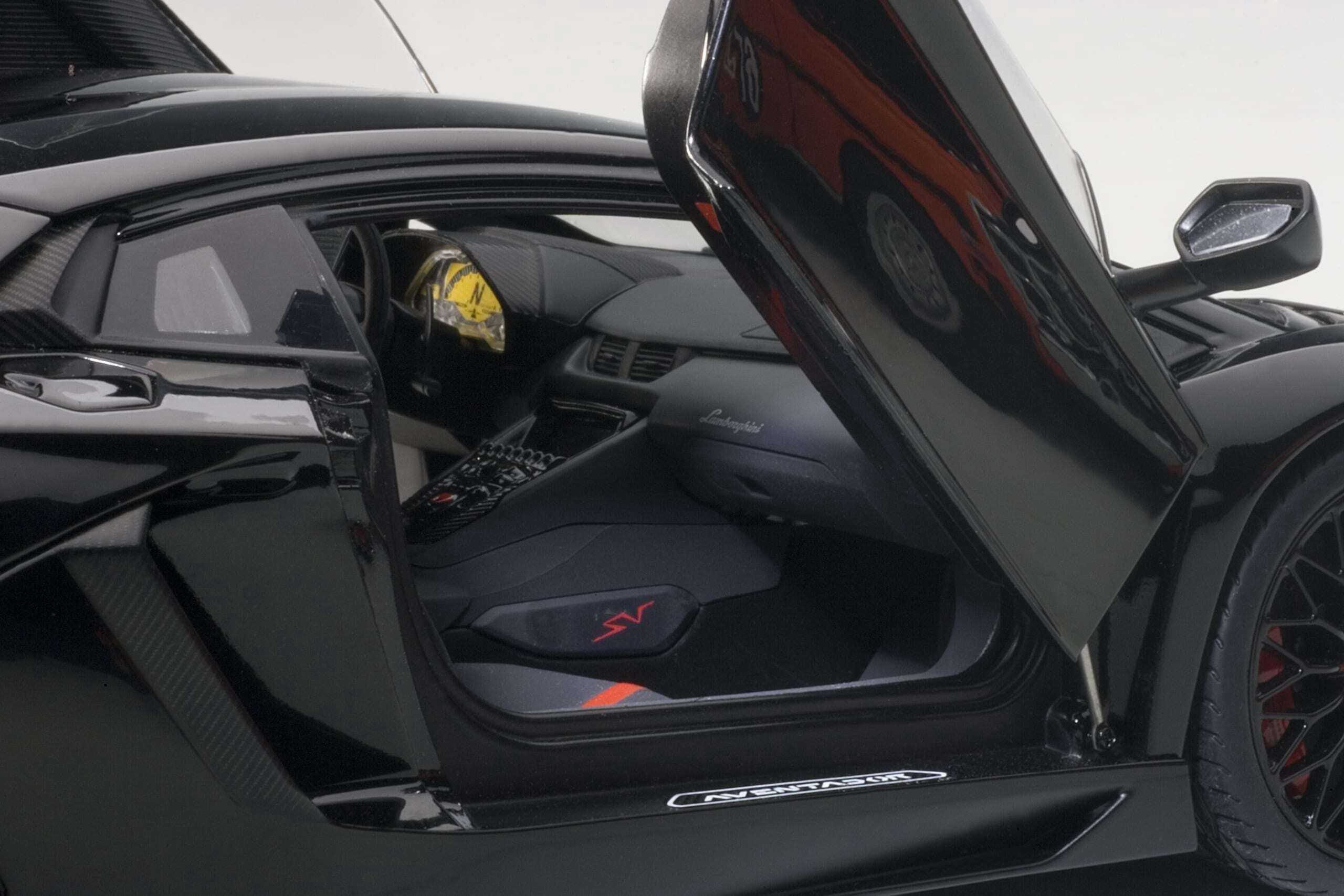 Autoart 74556 Lamborghini Aventador LP750-4 SV Nero Aldebaran-Gloss Black 1-18 Scale Model Car