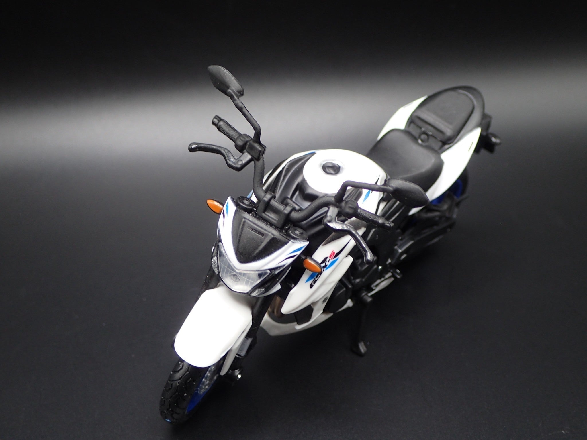 Open Box SUZUKI GSX-S750 ABS SPORT BIKE MOTORCYCLE WHITE 1/18 SCALE DIECAST MODEL BIKE