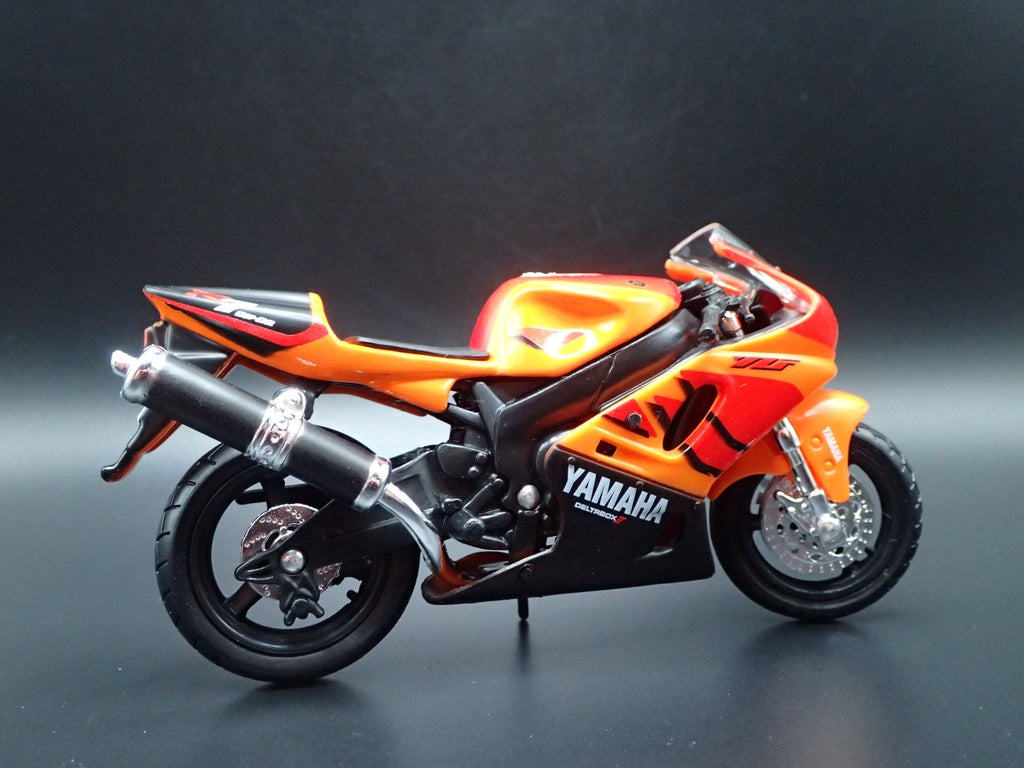 Open Box YAMAHA YZF-R7 SPORT BIKE MOTORCYCLE ORANGE 1/18 SCALE DIORAMA DIECAST MODEL BIKE